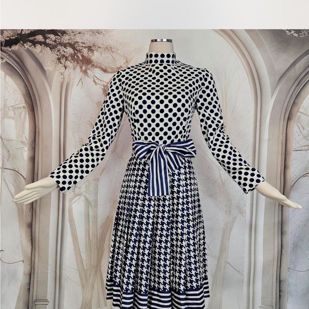 1960s Saks  5th Ave Dress - Picture 3 of 4